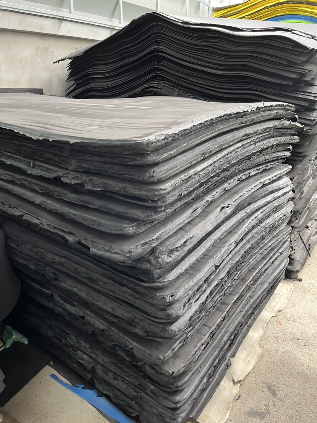 12 - https://mjrubbereva.com | Smart Rubber EVA จำหน่ายแผ่นยาง Eva ทุกชนิด แผ่นยาง Eva รองกันกระแทก รองออกกำลังกาย เครื่องออกกำลังกาย รองพื้น วัวและปศุสัตว์ มีทั้งแบบเรียบและลาย จัดส่งขนส่งทั่วประเทศ