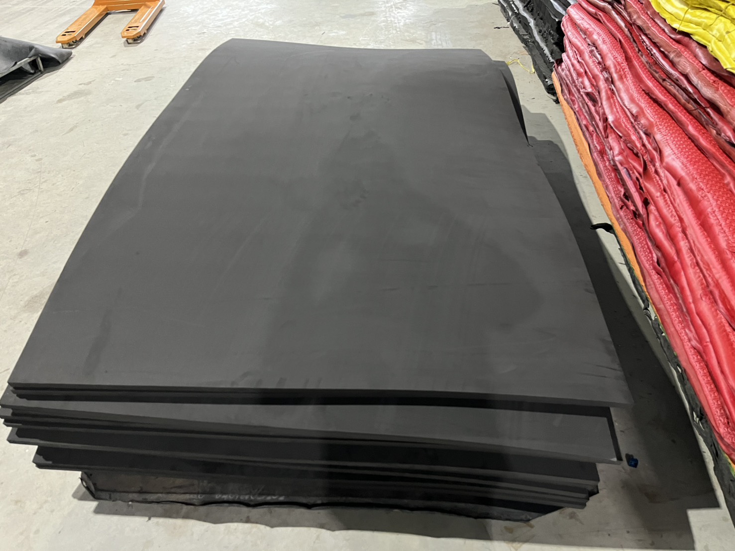 16 - https://mjrubbereva.com | Smart Rubber EVA จำหน่ายแผ่นยาง Eva ทุกชนิด แผ่นยาง Eva รองกันกระแทก รองออกกำลังกาย เครื่องออกกำลังกาย รองพื้น วัวและปศุสัตว์ มีทั้งแบบเรียบและลาย จัดส่งขนส่งทั่วประเทศ