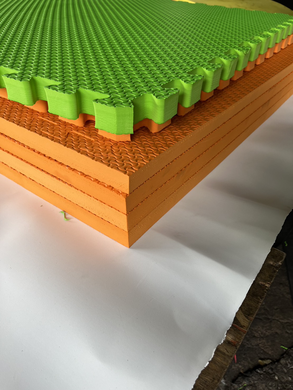 26 - https://mjrubbereva.com | Smart Rubber EVA จำหน่ายแผ่นยาง Eva ทุกชนิด แผ่นยาง Eva รองกันกระแทก รองออกกำลังกาย เครื่องออกกำลังกาย รองพื้น วัวและปศุสัตว์ มีทั้งแบบเรียบและลาย จัดส่งขนส่งทั่วประเทศ