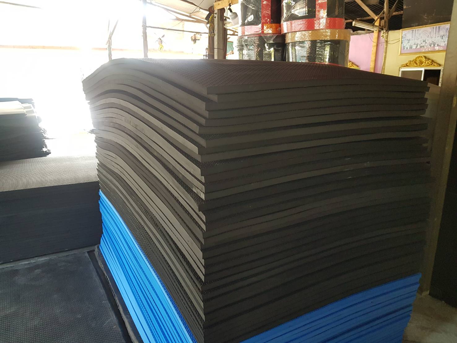 4 - https://mjrubbereva.com | Smart Rubber EVA จำหน่ายแผ่นยาง Eva ทุกชนิด แผ่นยาง Eva รองกันกระแทก รองออกกำลังกาย เครื่องออกกำลังกาย รองพื้น วัวและปศุสัตว์ มีทั้งแบบเรียบและลาย จัดส่งขนส่งทั่วประเทศ