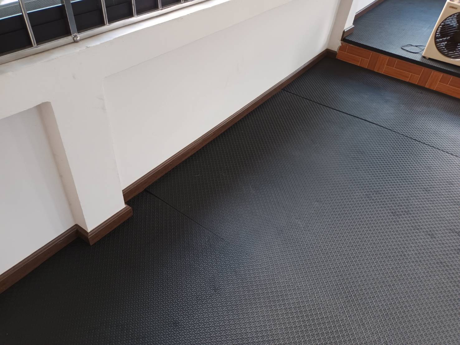 5 - https://mjrubbereva.com | Smart Rubber EVA จำหน่ายแผ่นยาง Eva ทุกชนิด แผ่นยาง Eva รองกันกระแทก รองออกกำลังกาย เครื่องออกกำลังกาย รองพื้น วัวและปศุสัตว์ มีทั้งแบบเรียบและลาย จัดส่งขนส่งทั่วประเทศ