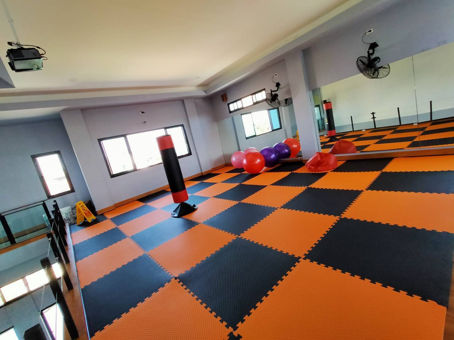 4 - https://mjrubbereva.com | Smart Rubber EVA จำหน่ายแผ่นยาง Eva ทุกชนิด แผ่นยาง Eva รองกันกระแทก รองออกกำลังกาย เครื่องออกกำลังกาย รองพื้น วัวและปศุสัตว์ มีทั้งแบบเรียบและลาย จัดส่งขนส่งทั่วประเทศ